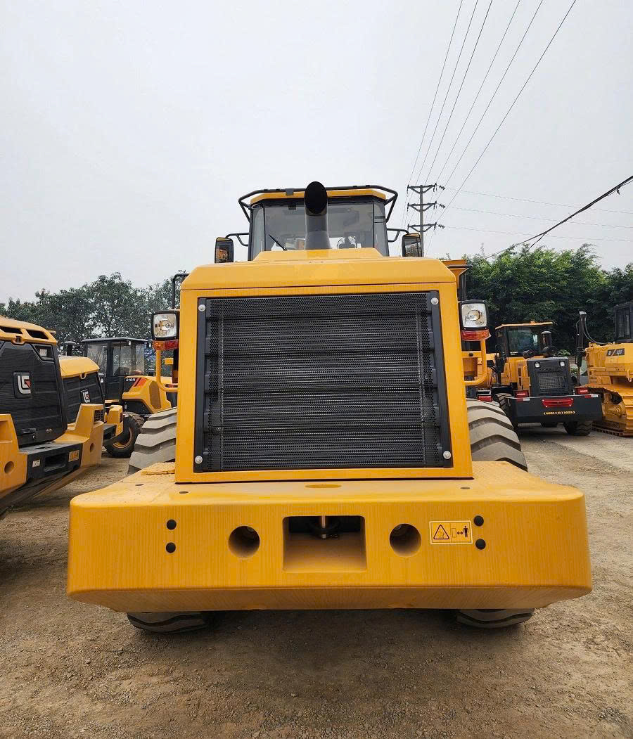 Máy Xúc Lật LiuGong ZL50CNL - Giải Pháp Mạnh Mẽ Cho Công Trình Đa Nhiệm